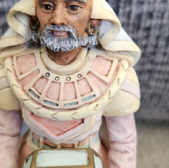 Two Christmas Figurines, An Angel with 2 Lambs & Royal King. Vintage 1996. - Picture 8 of 16